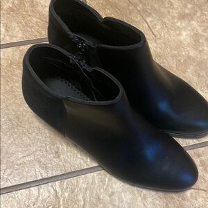 Elegant Black Size 6.5  Minimalist Booties